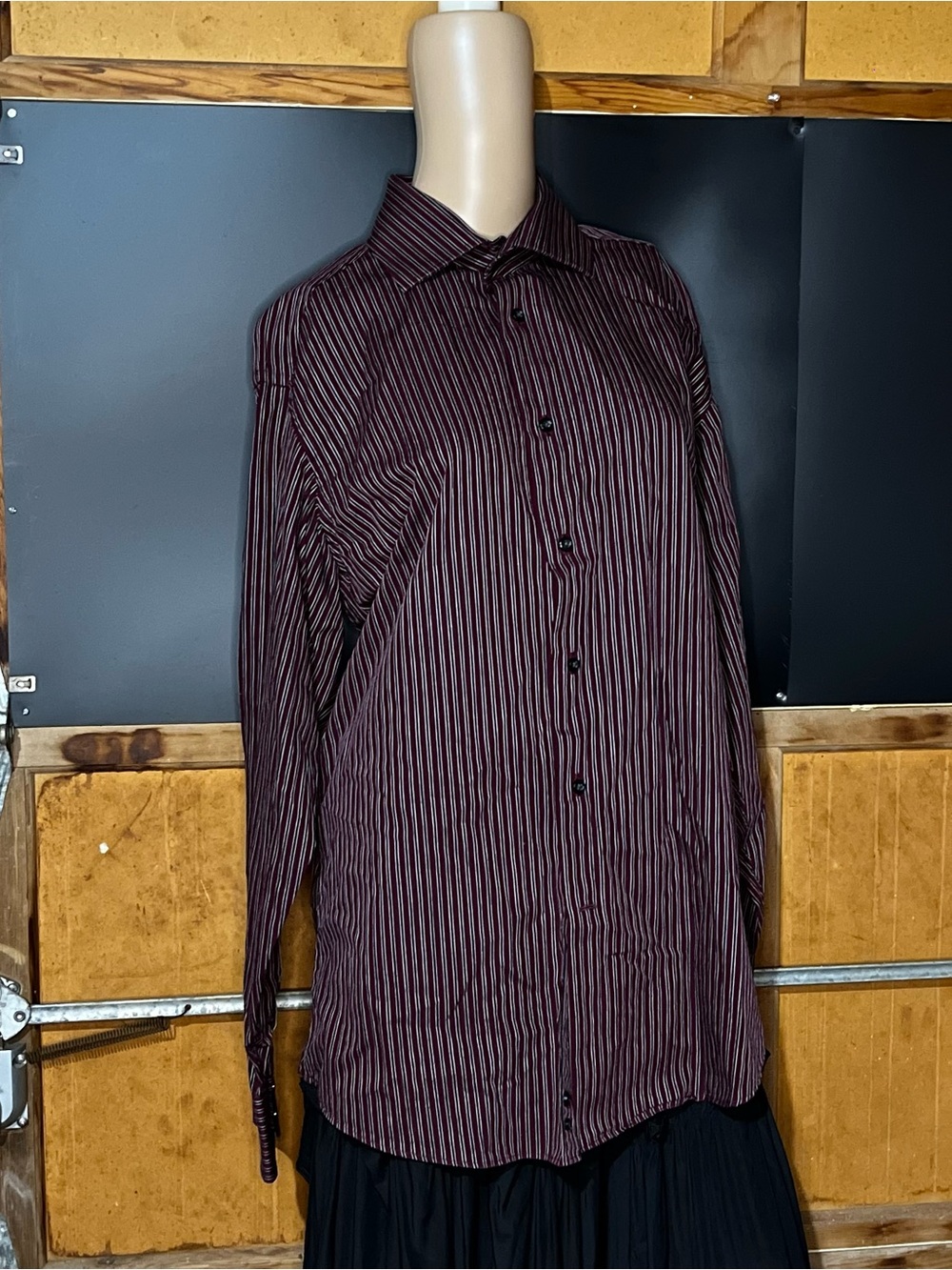 Men's button up - Picture 2 of 4